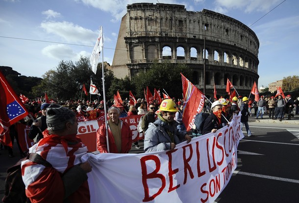 Манифестация против экономической политики правительства Сильвио Берлускони в Риме 27 ноября 2010