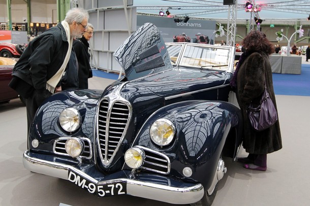 Кабриолет Delahaye 1948 г. на выставке реторо-автомобилей в Grand Palais в Париже