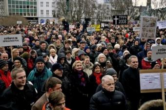 Кризис вызвал массовые беспорядки в Исландии