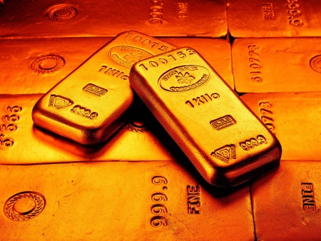 Цена на золото второй день сохраняется рекордной за последние семь месяцев