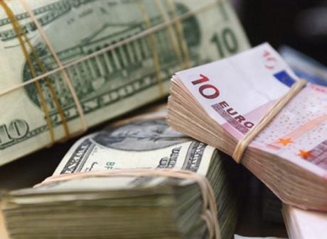 12 банков купили доллары по курсу 7,80 грн/$ на аукционе НБУ