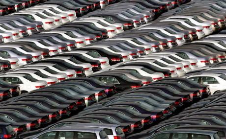 Продажи новых легковых авто в Украине упали в 4,6 раза