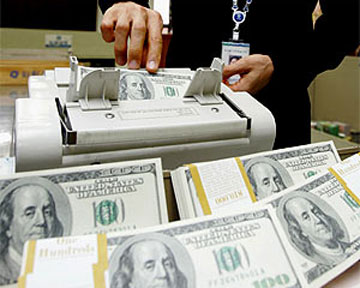 В феврале из банков ежедневно забирали по 1 млрд гривен