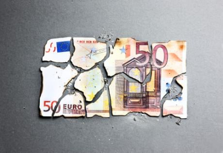 Евро рухнул после комментариев о его возможных рисках
