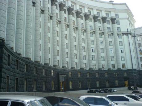 Кабмин решил увеличить уставные фонда Ощадбанка и Укрэксимбанка