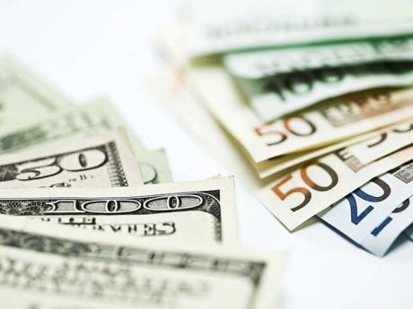 Торги на межбанковском валютном рынке закрылись в диапазоне 7,667-7,677 грн/$