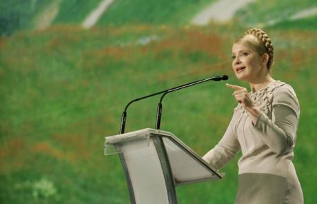 Тимошенко призывает НБУ стабилизировать курс гривны