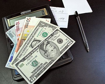 НБУ намерен покупать валюту на межбанке во вторник по курсу 7,98 грн/$