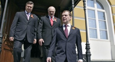 Страны СНГ продолжат координацию по борьбе с кризисом - Медведев
