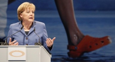 Евро находится в серьезнейшей опасности, заявила Меркель