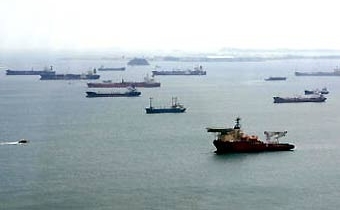 В Сингапурском проливе разлилось две тысячи тонн нефти