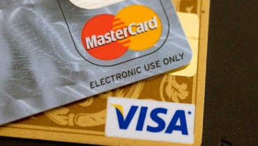 АМКУ расследует деятельность Visa и MasterCard