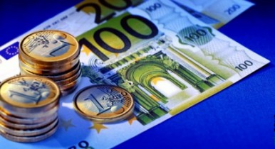 Евро обновил минимум за четыре года
