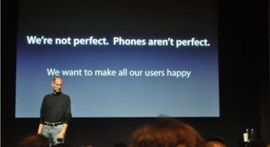 Стив Джобс ответил критикам iPhone 4 бесплатными чехлами