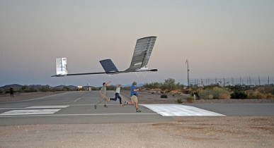 Беспилотник на солнечных батареях поставил рекорд по продолжительности полёта