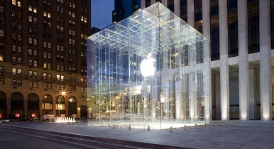 Apple решила запатентовать магазин из стекла