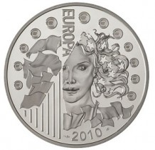 Во Франции отчеканили серебряные монеты из любви к евро
