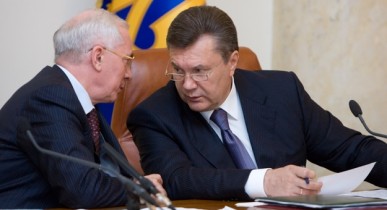 Азаров и Янукович ждут конца Налоговой эпопеи в октябре