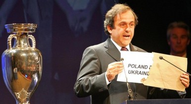 Членов исполкома УЕФА обвинили в продаже Евро-2012 Украине и Польше