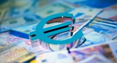 Проблемы еврозоны продолжают давить на евро