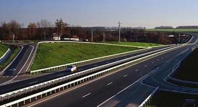 В Украине за год отремонтируют шесть автодорог, которые внесены в программу подготовки к Евро-2012