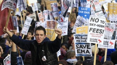 Британские студенты вновь протестуют против повышения платы за образование (фото)