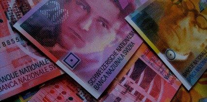 Швейцарский франк достиг рекорда к доллару и евро
