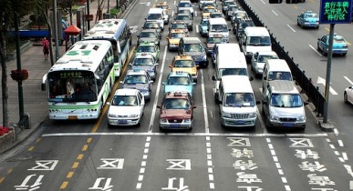 Китайский автомобильный рынок стал крупнейшим в мире