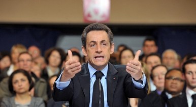Саркози призвал срочно ввести санкции против Ливии