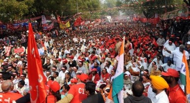 В столице Индии проходят многотысячные акции протеста (фото)