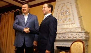 В ходе телефонного разговора Д.Медведев и В.Янукович обсудили вопросы российско-украинского сотрудничества