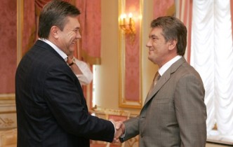 Янукович трудоустроил Ющенко