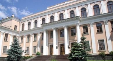 Все высшие учебные заведения должны подчиняться Минобразованию, — Янукович