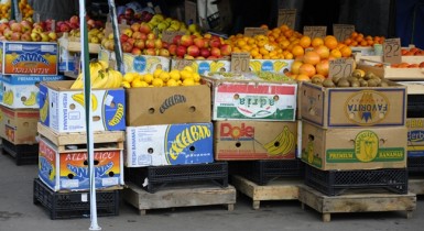 Украинские покупатели переключаются с рынков на магазины и супермаркеты