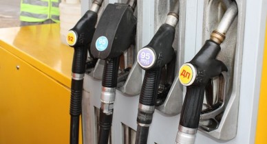 НДС на импорт бензина предлагают отменить до конца 2012 года