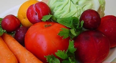 Фрукты и овощи в Украине на треть дороже, чем летом 2010 года