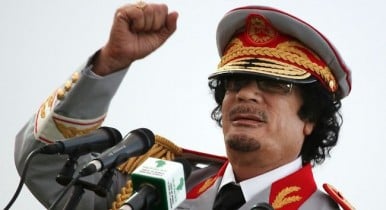 Каддафи обещает разбомбить Триполи