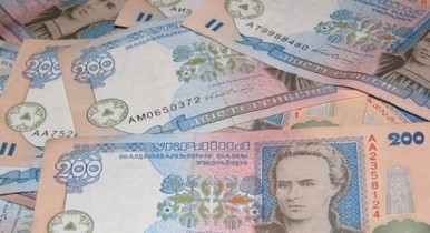 Украинцам поднимают зарплаты, кризис отступает