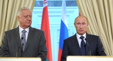 Путин и Мясникович. Белоруссия получила от России скидку на газ 