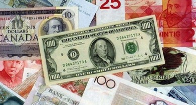 Обмен валют, доллары, изменения в обменном пункте Украине.