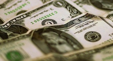 НБУ временно упрощает покупку банками валюты у физлиц