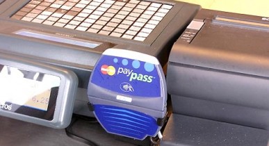 «ПриватБанк» и MasterCard запустили технологию PayPass
