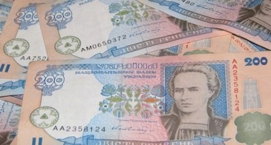 Прием банкнот различных номиналов образца до 2003 года в Украине.