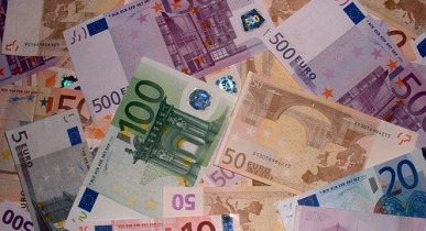 Еврогруппа одобрила общий объем средств для борьбы с кризисом, 700 млрд евро на борьбу с кризисом.