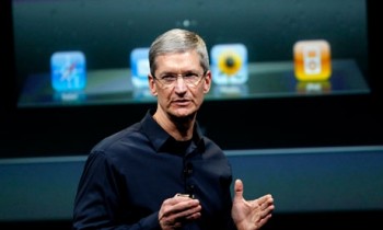 Глава Apple стал самым высокооплачиваемым CEO в США по итогам 2011 года.