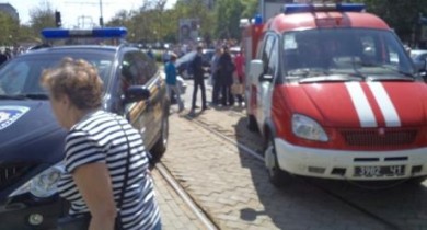 Из-за серии взрывов в Днепропетровске в центре города пропала мобильная связь.