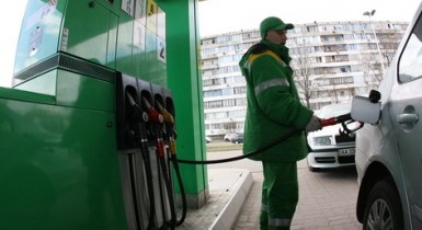 Украина почти остановила производство бензина.