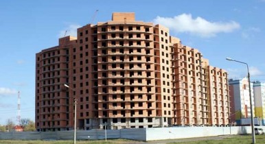 Азаров будет строить квартиры, недвижимость в Украине.