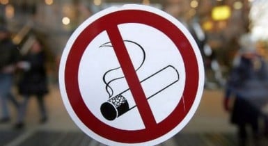 Верховная Рада ввела запрет на курение в общественных местах, запрет на курение в общественных местах.