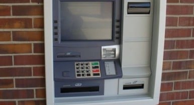 Комиссия в банкоматах уменьшится в два раза, комиссия в банкоматах.